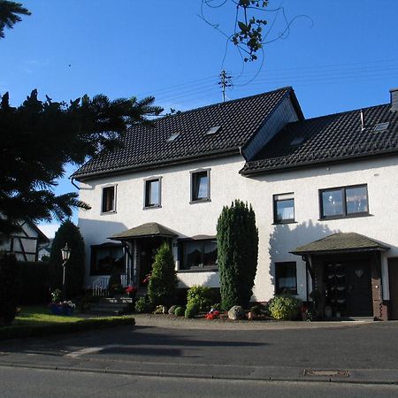 Hotel Haus Claudia Müllenbach Exterior foto