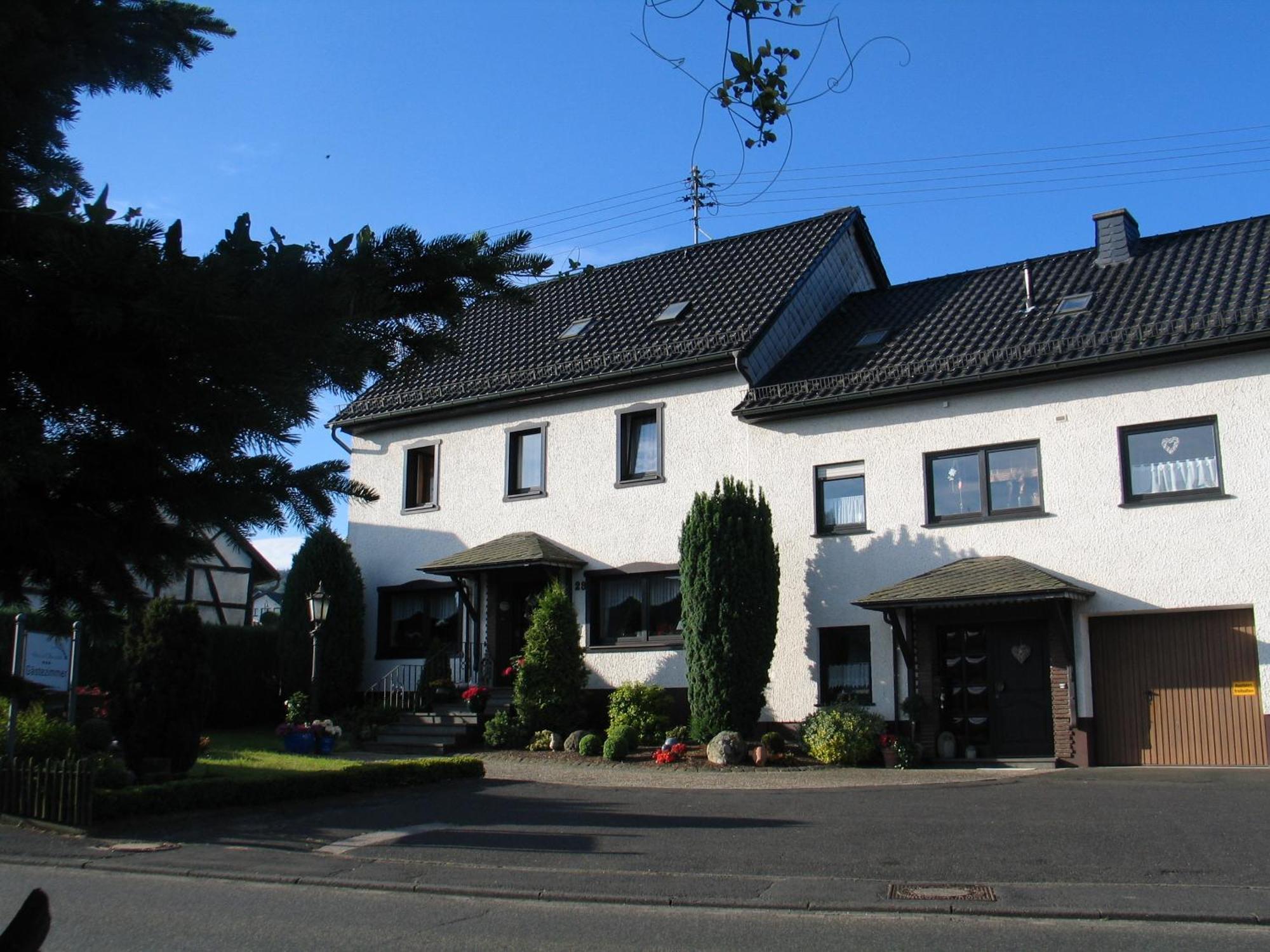 Hotel Haus Claudia Müllenbach Exterior foto